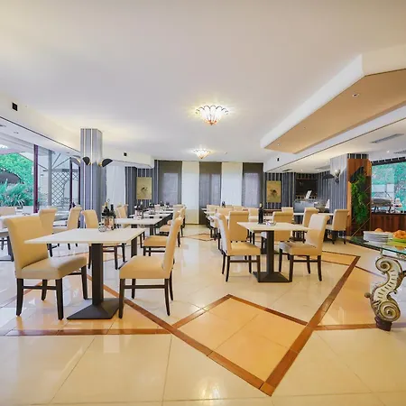 Szálloda Kriss Internazionale 4*