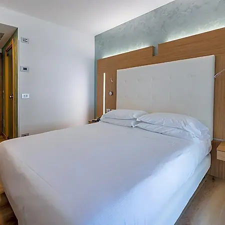 فندق Kriss Internazionale 4*