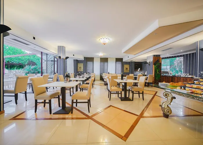 מלון Kriss Internazionale 4*