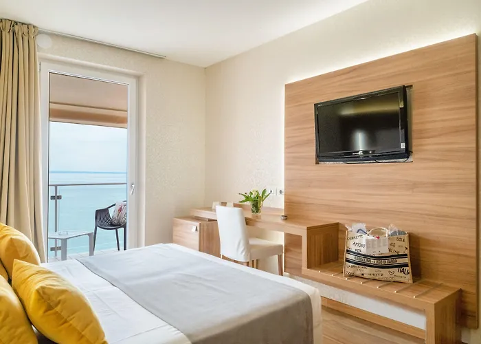 Kriss Internazionale מלון ברדולינו